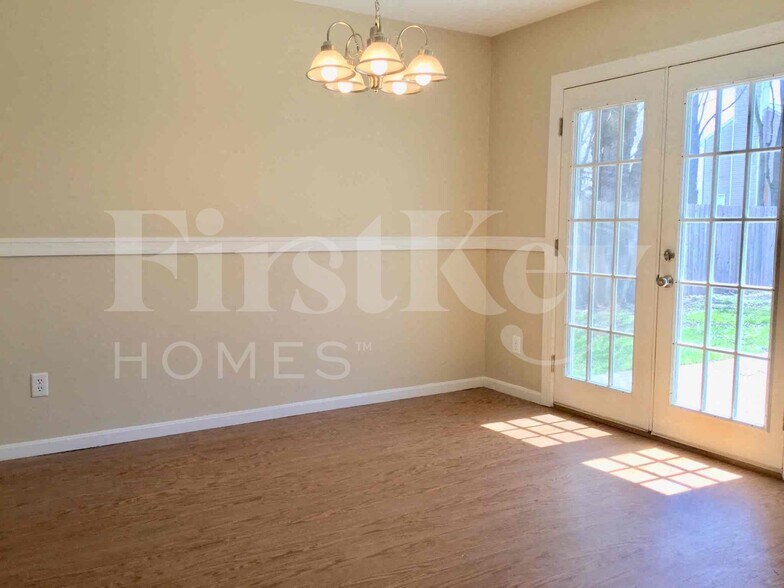 Building Photo - 687 Bobolink Ct