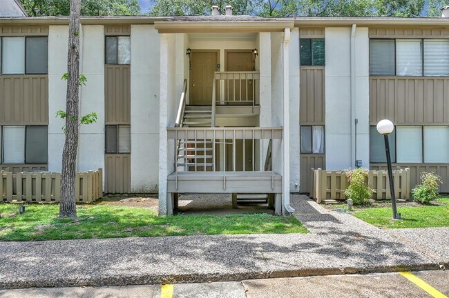 Building Photo - 12100 Melville Dr