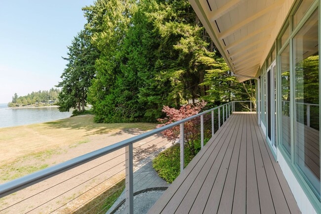 Building Photo - Low Bank Waterfront New Remodel on Huge Lot