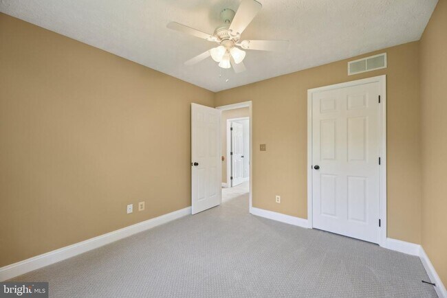 Building Photo - 2042 Clarkson Dr