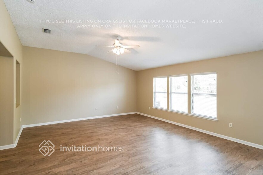 Building Photo - 11633 Brian Lakes Dr N