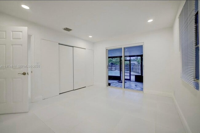 Building Photo - 1101 NW 14th Ct