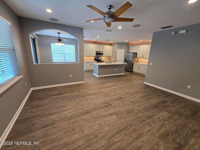 Building Photo - 180 Thornloe Dr