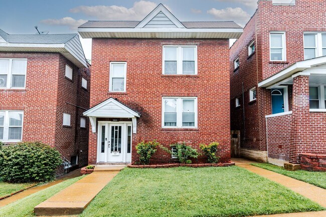 Primary Photo - Beautifully rehabbed unit in Tower Grove S...