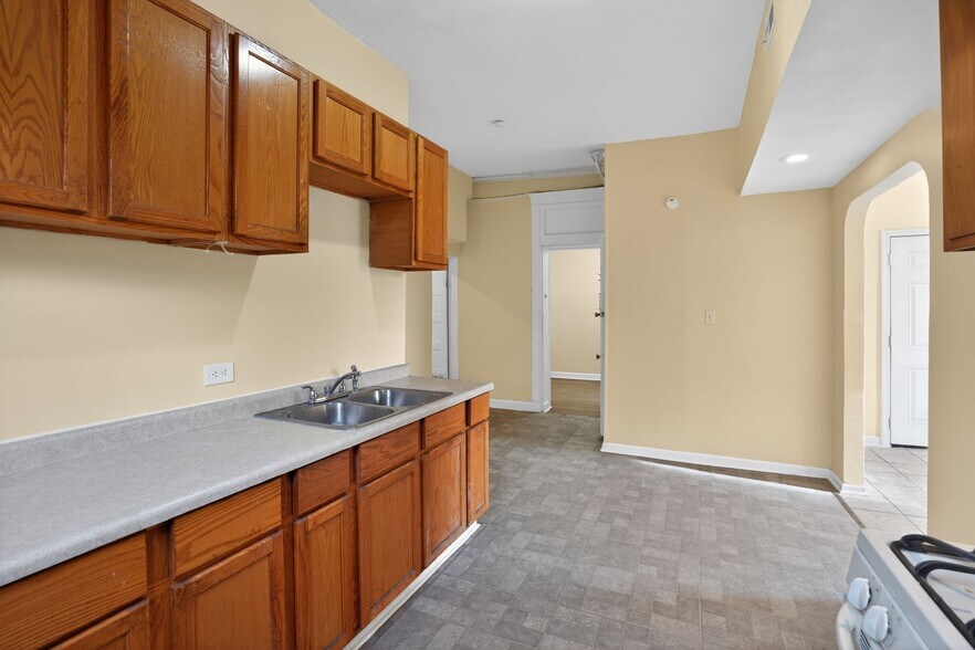 Building Photo - 3544 W 24th St