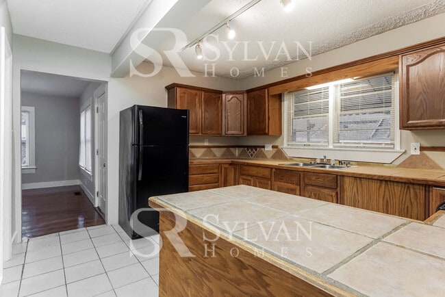 Building Photo - Cute, cozy and comfortable 3 BR, 2 BA home