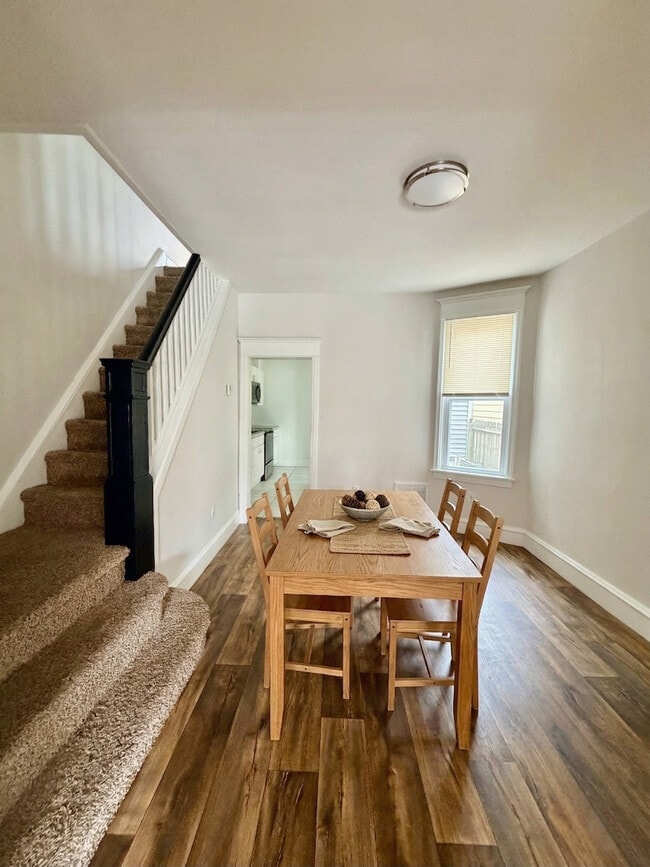 Building Photo - 2060 E Lippincott St