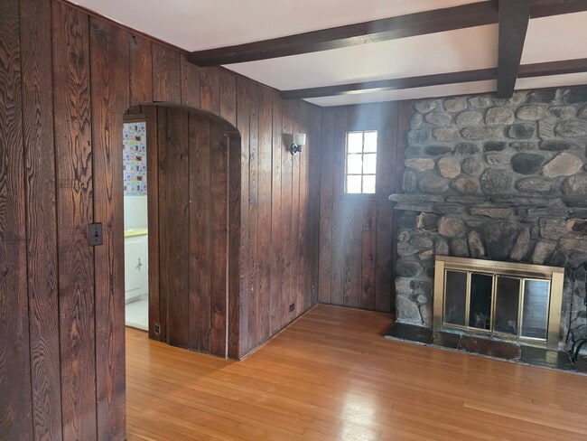 Building Photo - 23 Cedar Dr