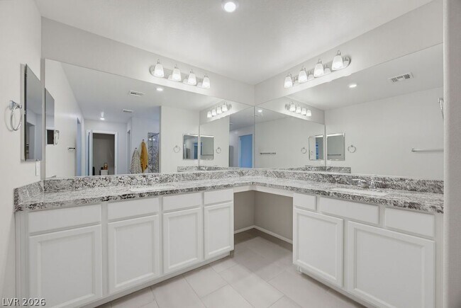 Building Photo - 10661 Sariah Skye Ave