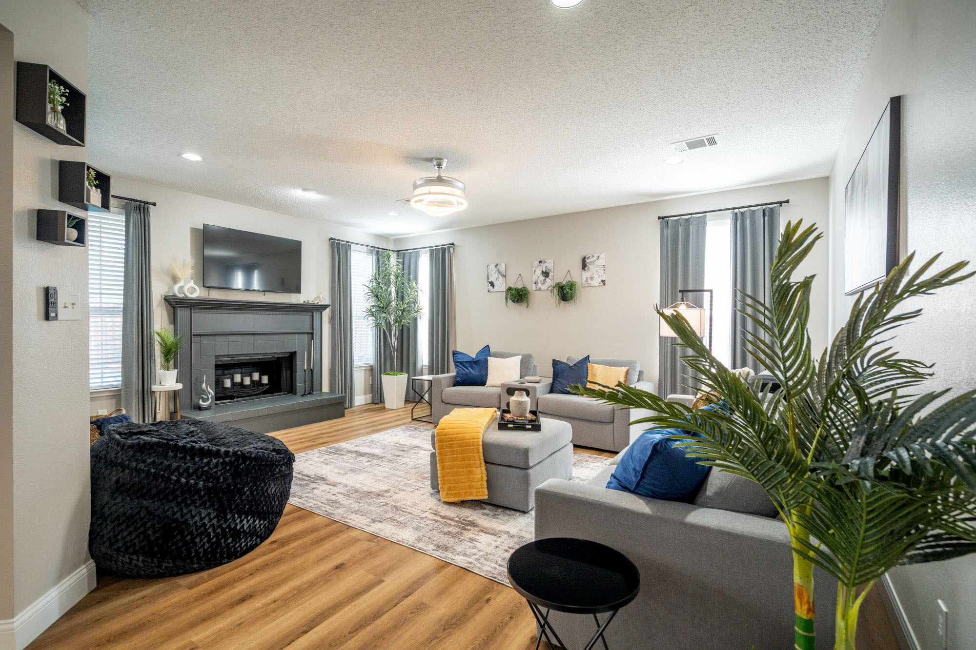 Living Room - 707 Cottonwood Bend Dr