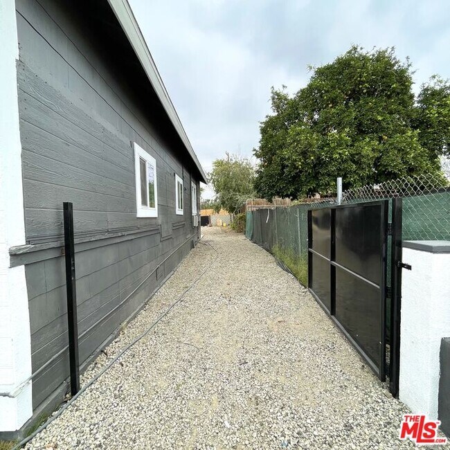 Building Photo - 1224 Lincoln St