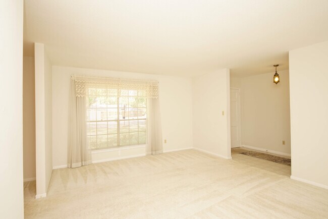 Building Photo - 18 Sherwood Rd NW