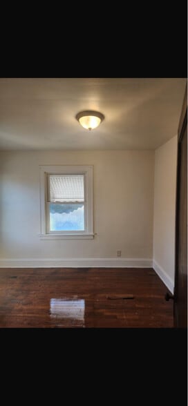 Building Photo - 1443 Larchmont Rd