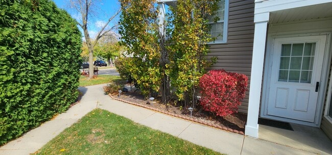 Building Photo - 1911 Windsong Dr