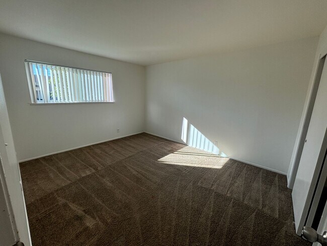 Building Photo - 1708 Ross Cir