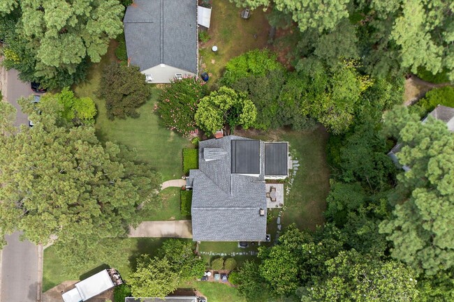 Building Photo - Available September 1st! A First Time Rent...