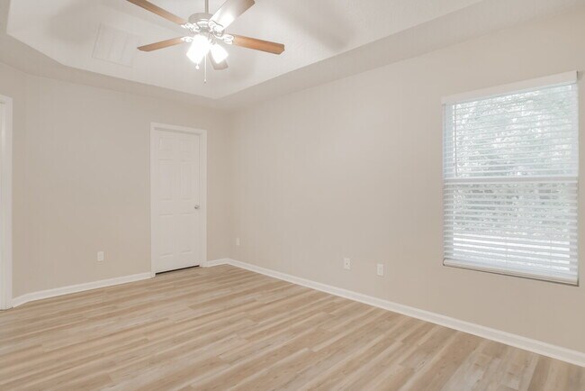 Building Photo - 174 N Aberdeenshire Dr