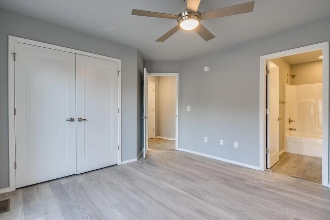 Building Photo - 1356 N Hog Trough Dr