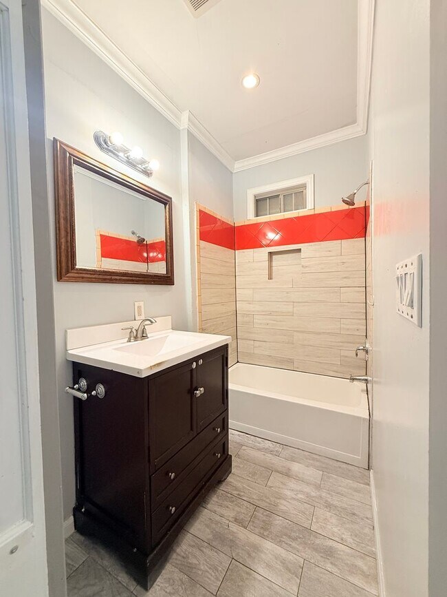 Building Photo - 941-941 Bayonne St