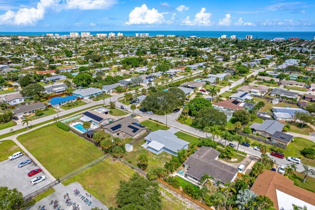 Building Photo - 406 Laurel St