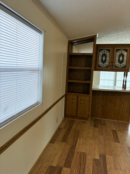 Building Photo - 445 FM 489