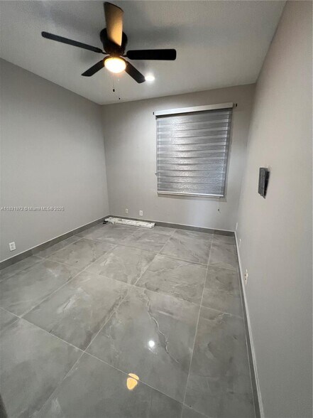 Building Photo - 3810 SW 51st St