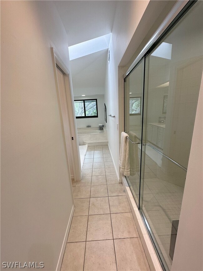 Building Photo - 27121 Oakwood Lake Dr