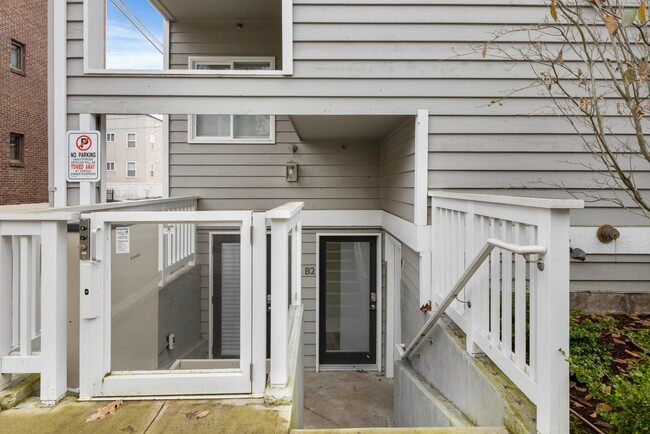 Building Photo - Modern 1BR Apartment in Prime Queen Anne L...