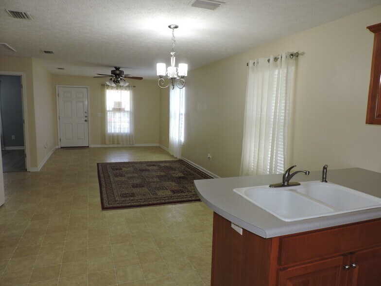Building Photo - 121 Half Acre Ln