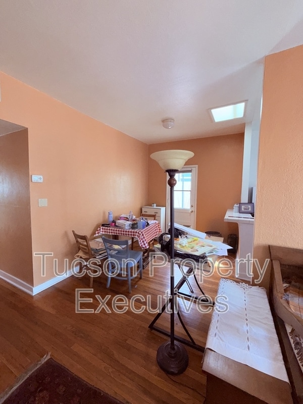 Building Photo - 1220 N Olsen Ave