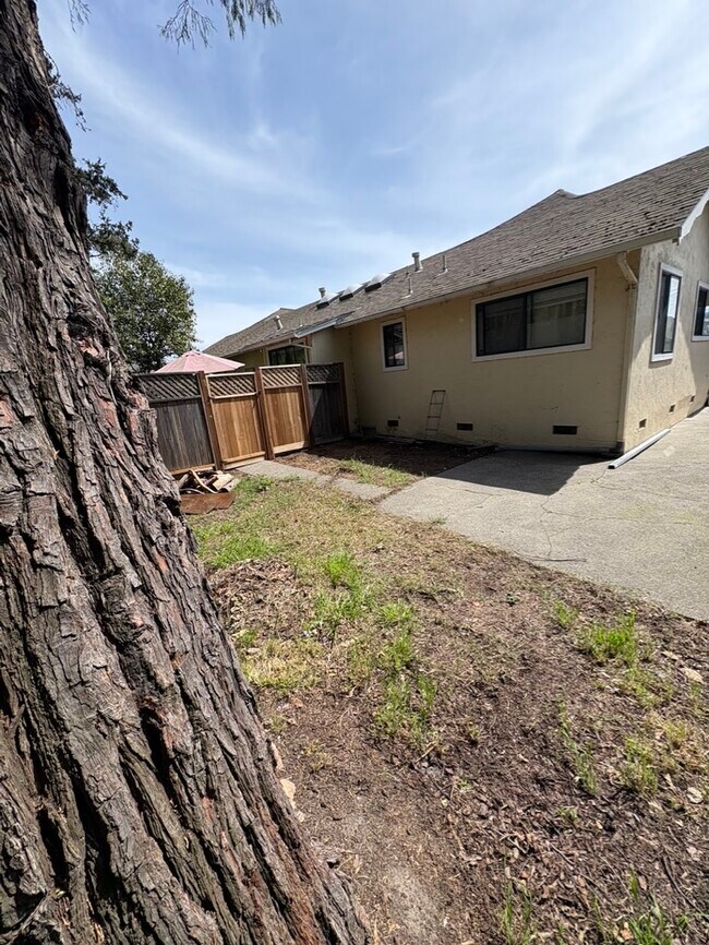 Building Photo - 3955 Princeton Dr