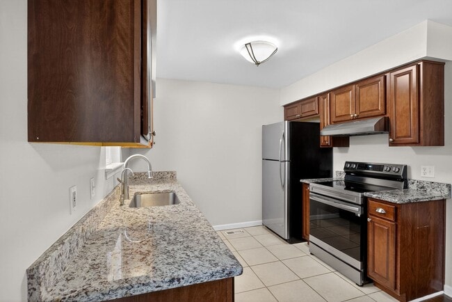 Building Photo - Move-In Ready 3BR Townhome – Deck, Yard & Finished Basement *OPEN HOUSE 3/14/26 1PM-3PM *