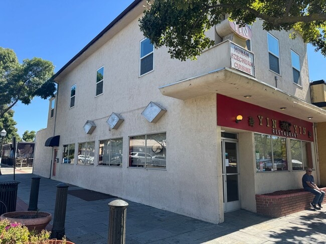 Building Photo - Perfect Shape Downtown Livermore Living Condo above Yin-Yin Restaurant