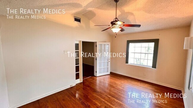 Building Photo - 1807 N Park Ave