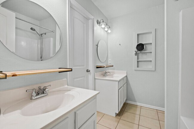 Building Photo - Wonderful two-story house