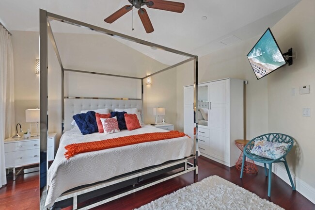 Building Photo - 285 SE 6th Ave