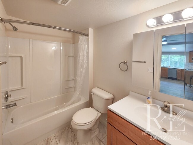 Building Photo - Remodel with Water View | 2BR Near Annapolis Foot Ferry