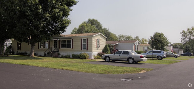 Building Photo - Town & Country Village