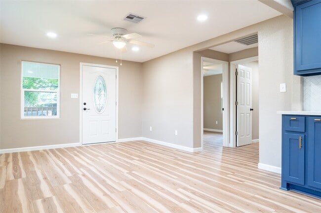 Building Photo - 130 E Bernard St