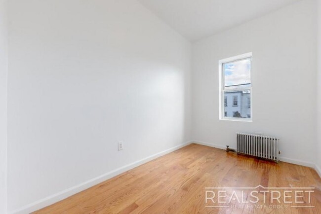 Building Photo - 4 bedroom in Brooklyn NY 11221