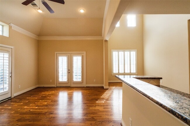 Building Photo - 2733 Sherwin St