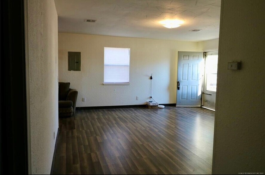 Living Room - 305 W Adler Ave