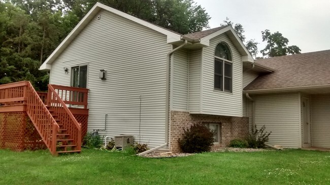 Building Photo - 130 Rhyme St