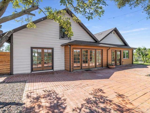 Building Photo - 2980 Los Alisos Dr