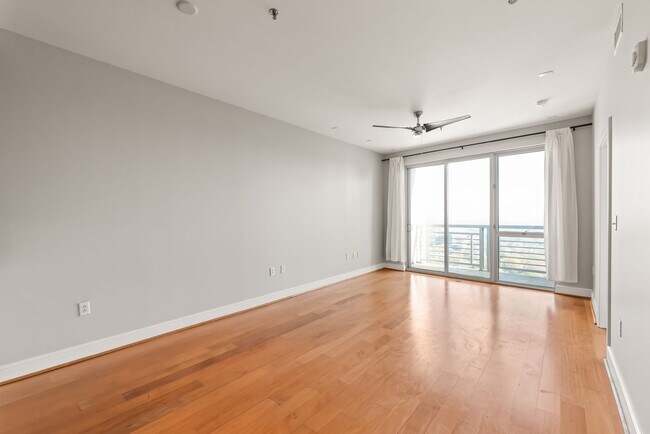 Building Photo - 25th Floor Condo in the heart of Uptown!!