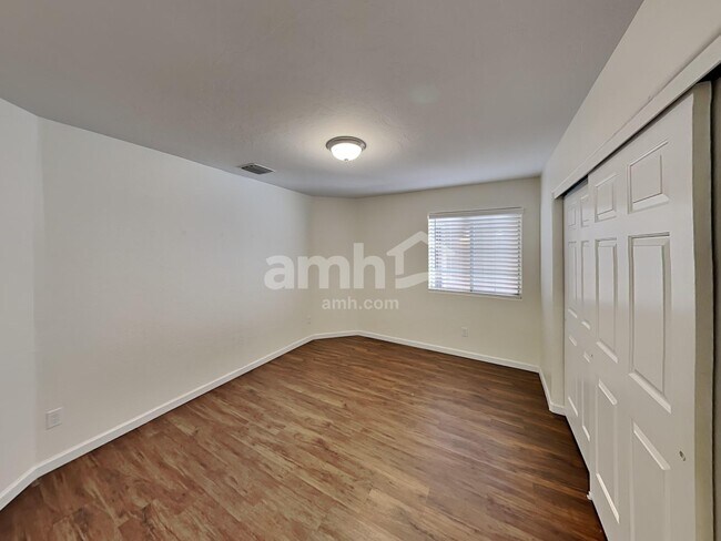 Building Photo - 10191 N Tarheel Pl