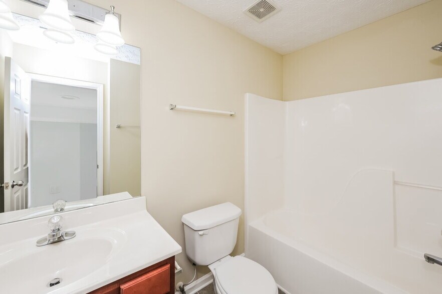 Building Photo - 1006 Camellia Trace