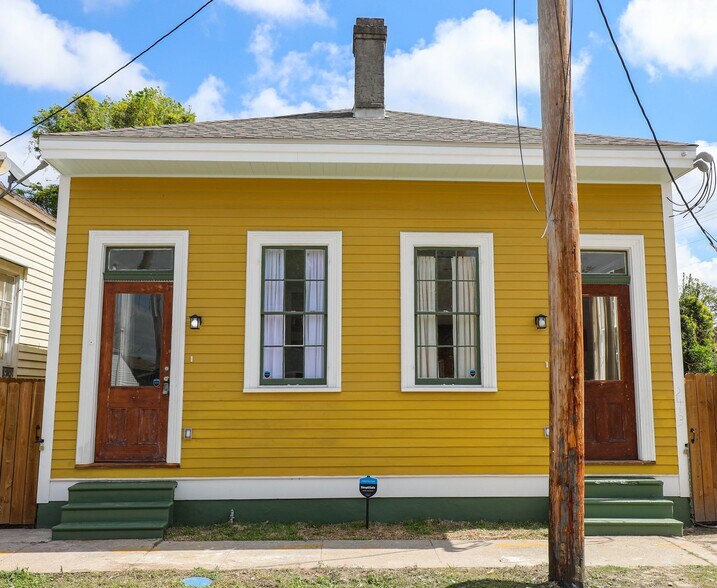 Building Photo - 2415 1st St