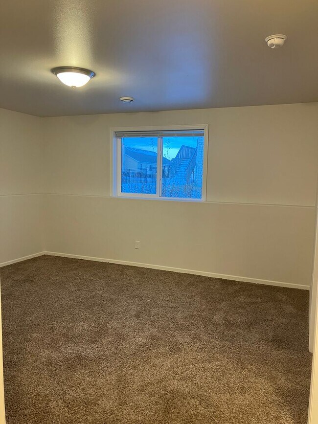 Building Photo - 3 Bed 3 Bath Twin Home