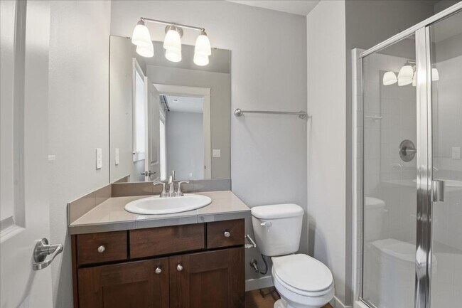Building Photo - 4bd/4.5ba Sammamish Home